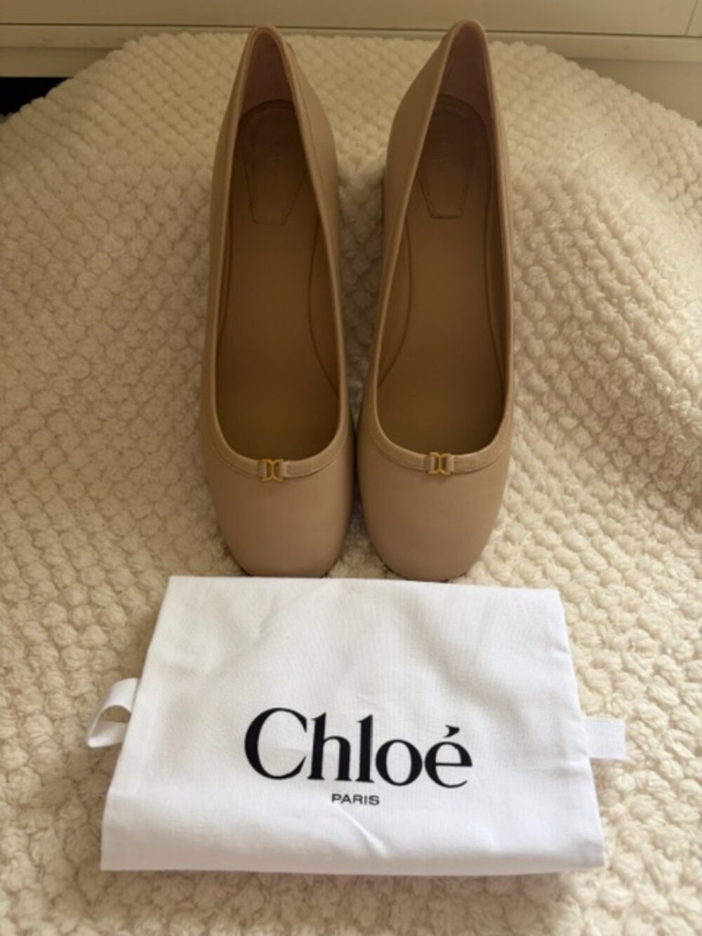 Authentic Chloé Beige Lauren Ballerina Leather Block Heel Pumps –New Without Box